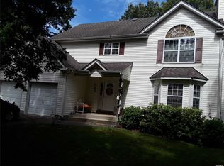 131 Cumberland St, Mastic, NY 11950