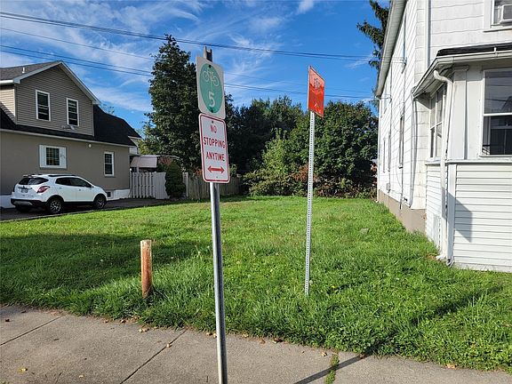 3rd image of 233 Lester Ave