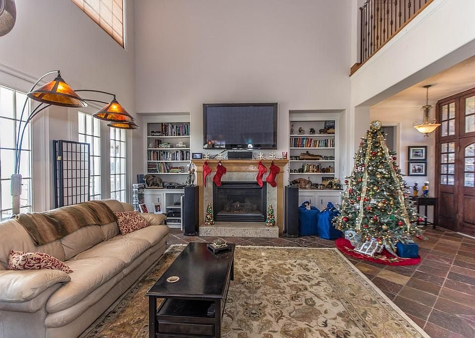 Soaring ceilings, tile floors, natural light.