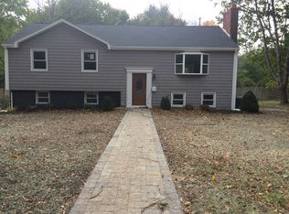 11 Saunders Rd, Lynnfield, MA 01940