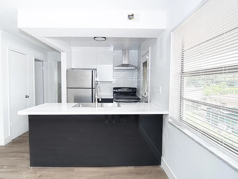 6150 SW 37th St #1-20 — Photo 3