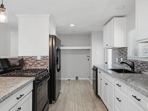 2nd image of 900 James Rd Unit 17