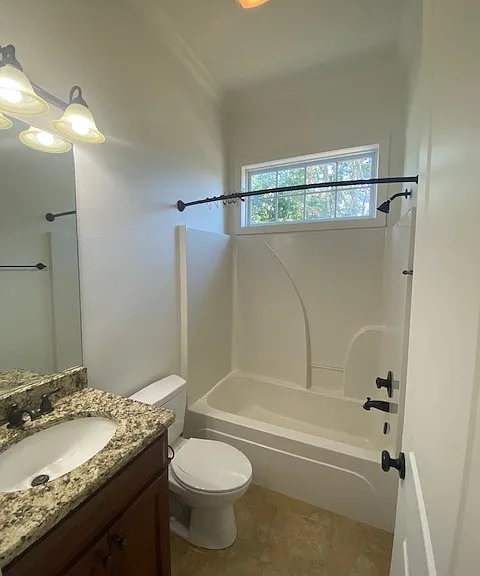 233 Torrington Blvd — Photo 14