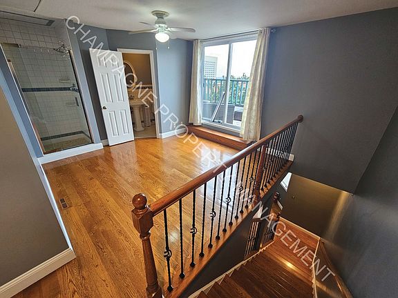 4th image of 209 E 30th St