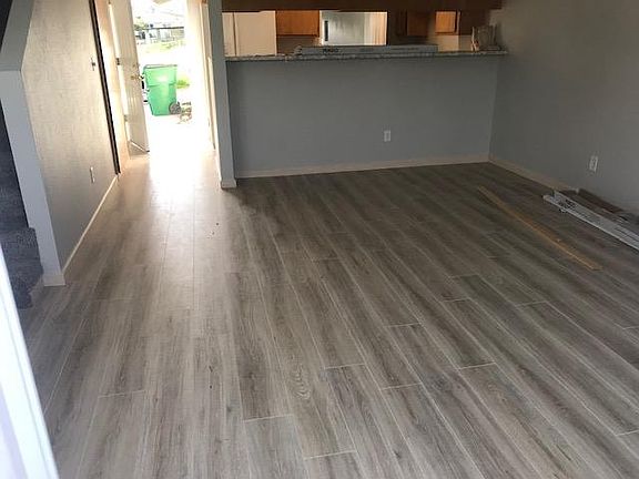2nd image of 2025 Elizabeth St