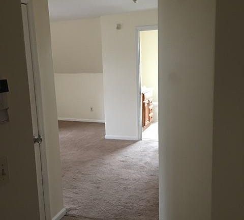 5th image of 60 Hawthorne Ave #3