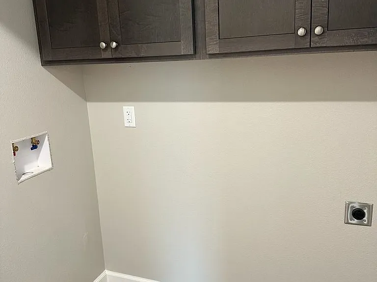 512 N Oak St — Photo 6