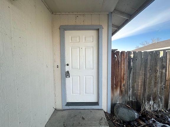 3rd image of 756 Wagon Dr Unit B