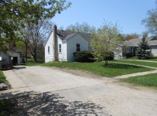 114 Schryver Ave, Woodstock, IL 60098