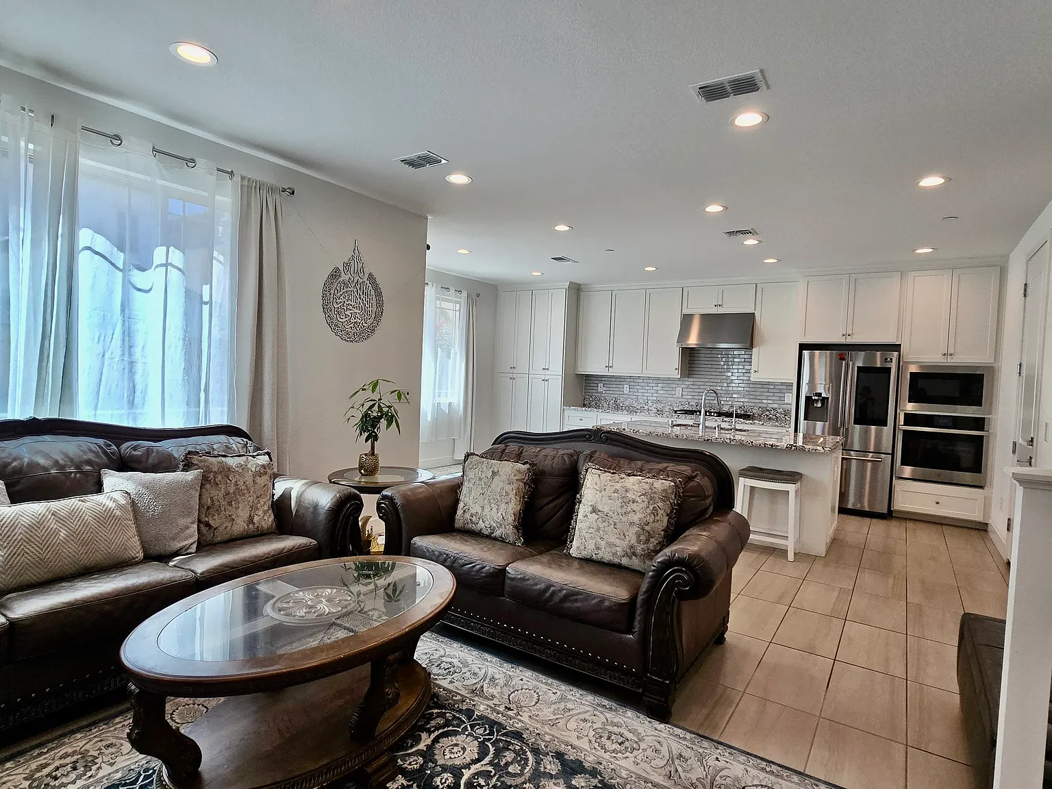 3 bed, 2.5 bath, 1778 sqft, $2,995 — Photo 2