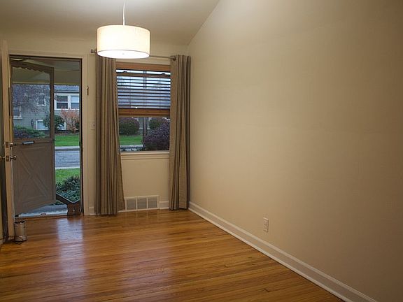 5th image of 3435 Edgewood Dr