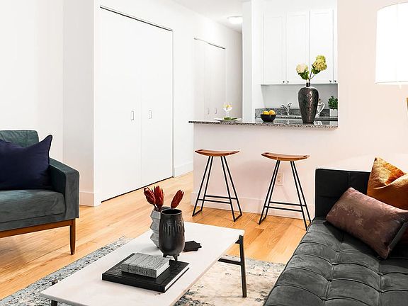 5th image of 45 Wall St APT 906