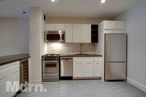 Rented by Mdrn Residential | media 9