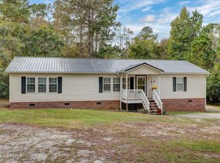 220 Groves Point Cir, Hampstead, NC 28443