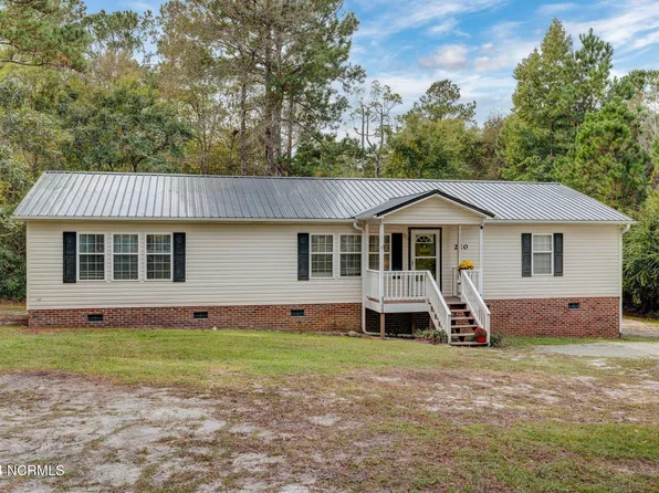 220 Groves Point Circle, Hampstead, NC 28443