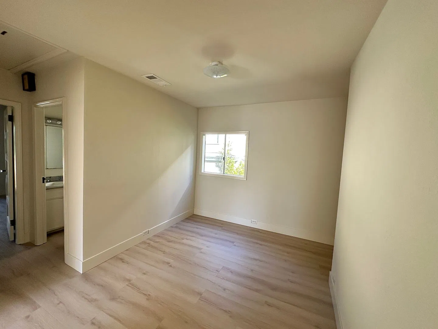 1346 Bonita Ave — Photo 4