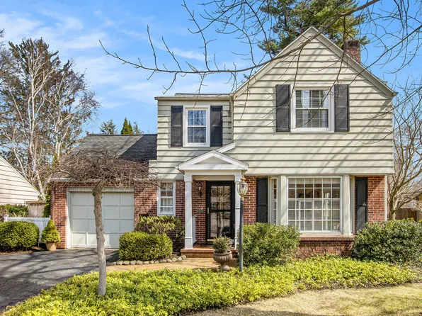 2901 Duchess Dr, Kalamazoo, MI 49008