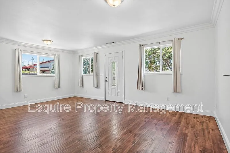 2 bed, 2.5 bath, 990 sqft, $2,895 — Photo 2