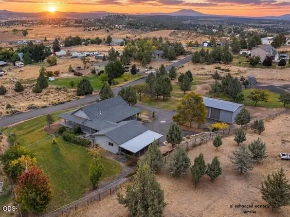 1919 NE Villa Dr, Madras, OR 97741