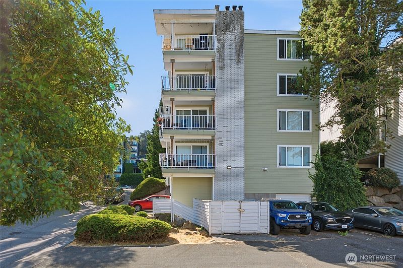 3rd image of 3600 25th Avenue W