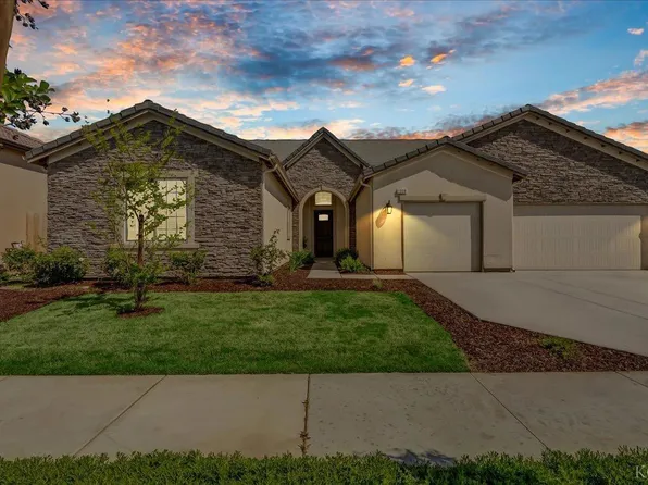 1938 W Van Gogh St, Hanford, CA 93230