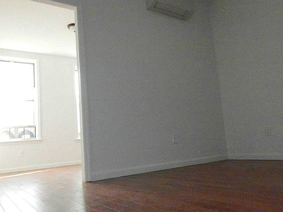 4th image of 173 Irving Ave APT 2L