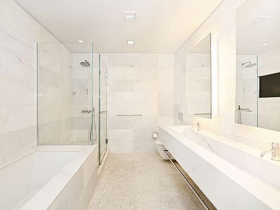 4th image of 400 E 67th St APT 16A