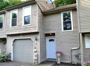12 Tekakwitha Ct, Clifton Park, NY 12065