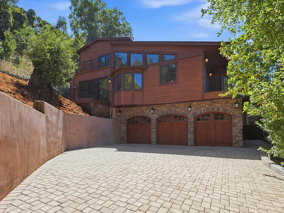 3911 Pepper Tree Ct