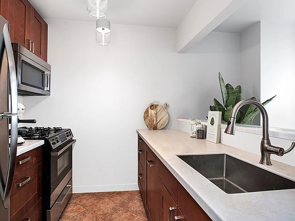3rd image of 311 E 38th St APT 9A
