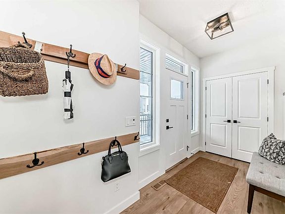 5th image of 123 NE Harmony Cir