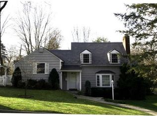 11 Lynn Rd, Port Washington, NY 11050