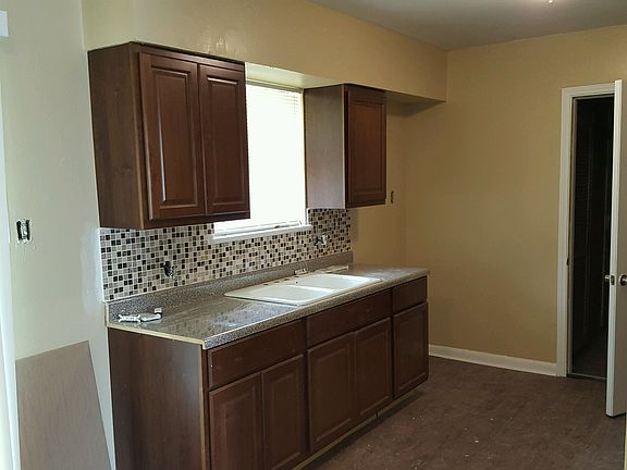 4th image of 2001 Oakhurst Dr