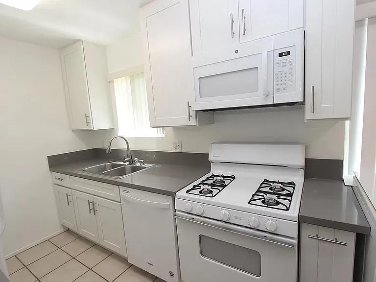 285 E Del Mar Blvd #1 — Photo 2