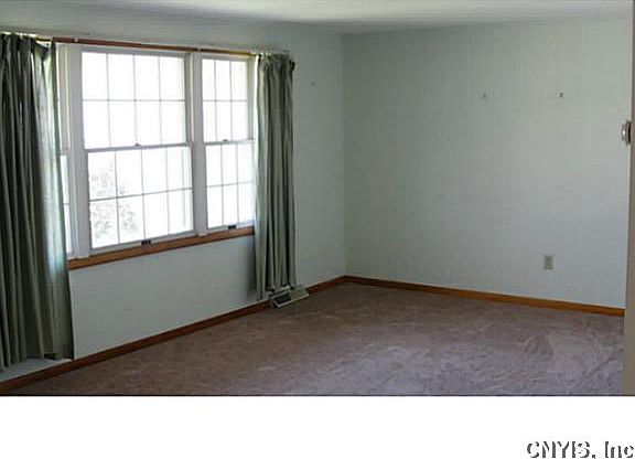 4th image of 6875 Thomas Dr