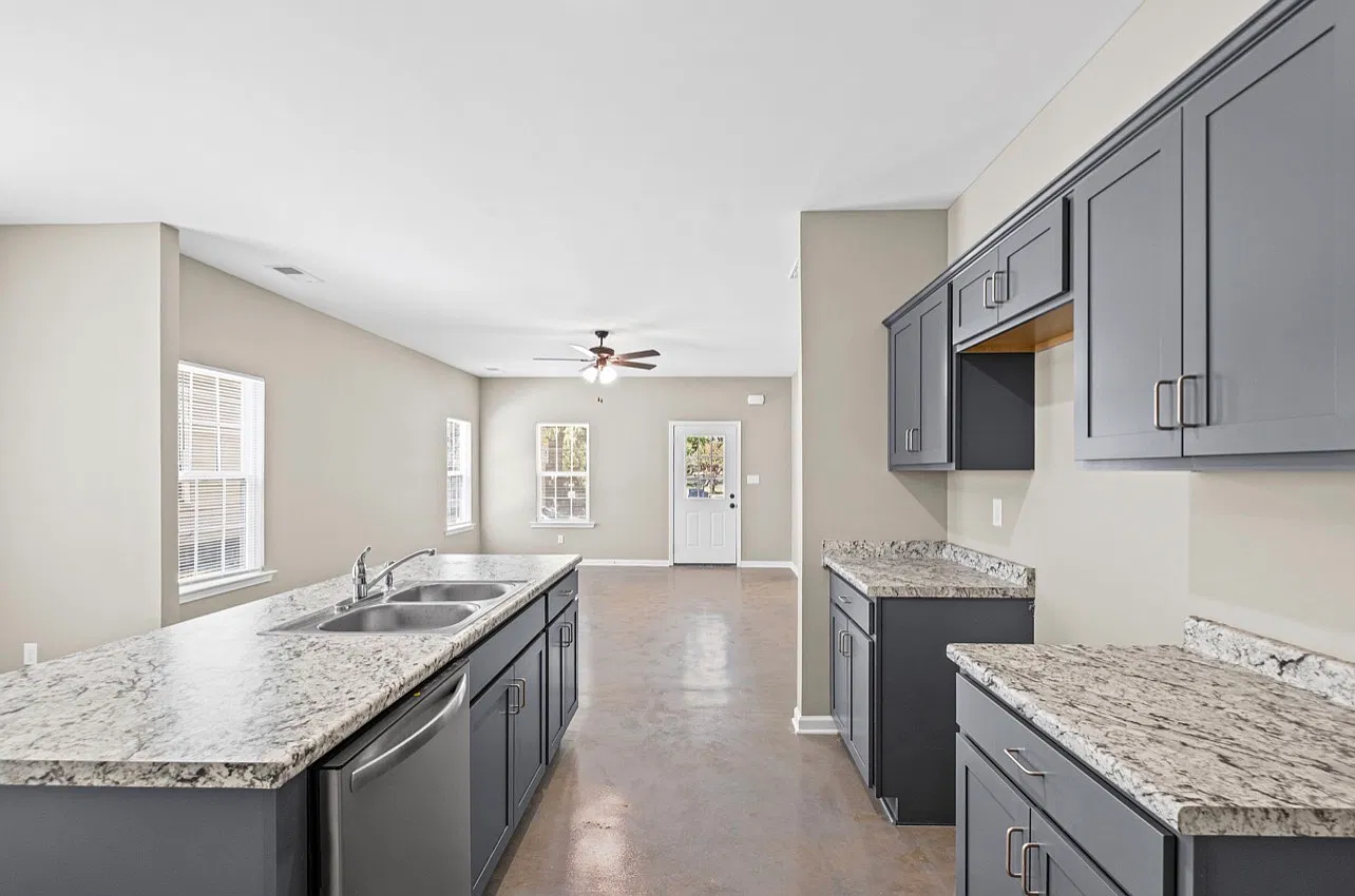 3 bed, 1300 sqft, $1,550 — Photo 4