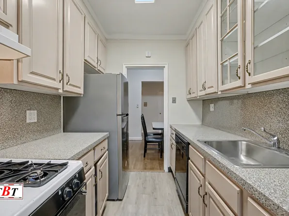 915 East 17th Street image 10 of 29