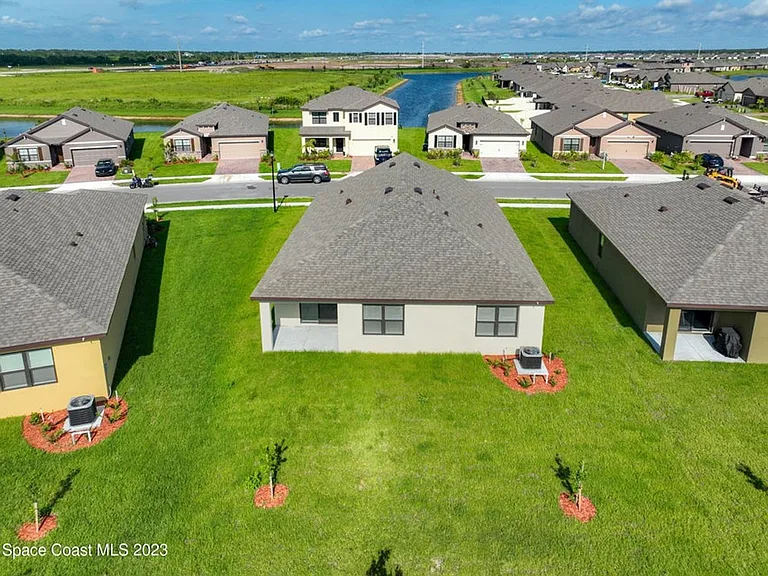 2243 Capital Dr SE — Photo 35