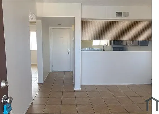 2 bed, 800 sqft, $1,120 — Photo 2