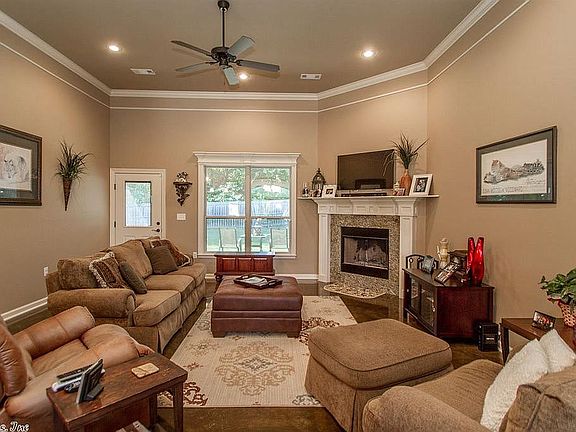 4th image of 4015 Lantern Hill Dr