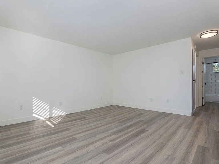 Adamson Apartments — Photo 36