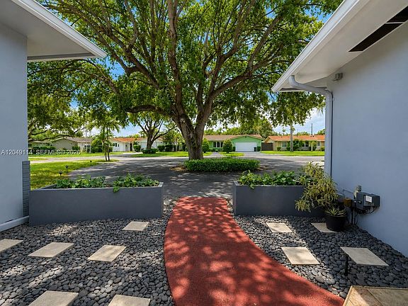 3rd image of 1161 Starling Ave