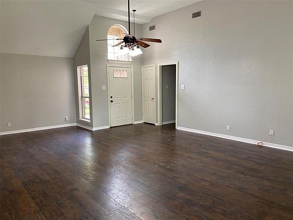 4th image of 2533 Bauer Dr