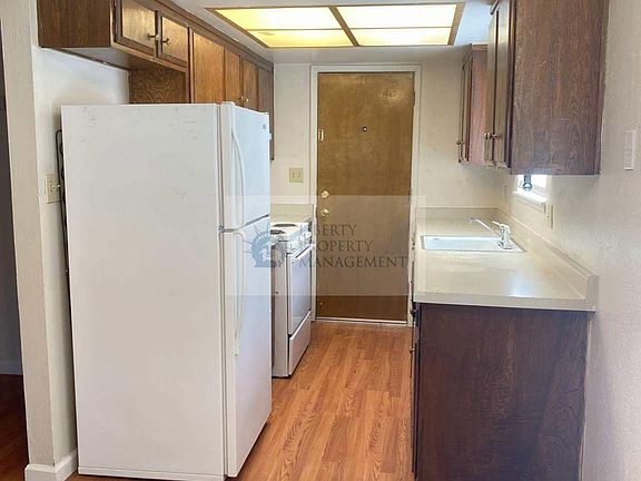 4th image of 530 E Yorkshire Dr #1