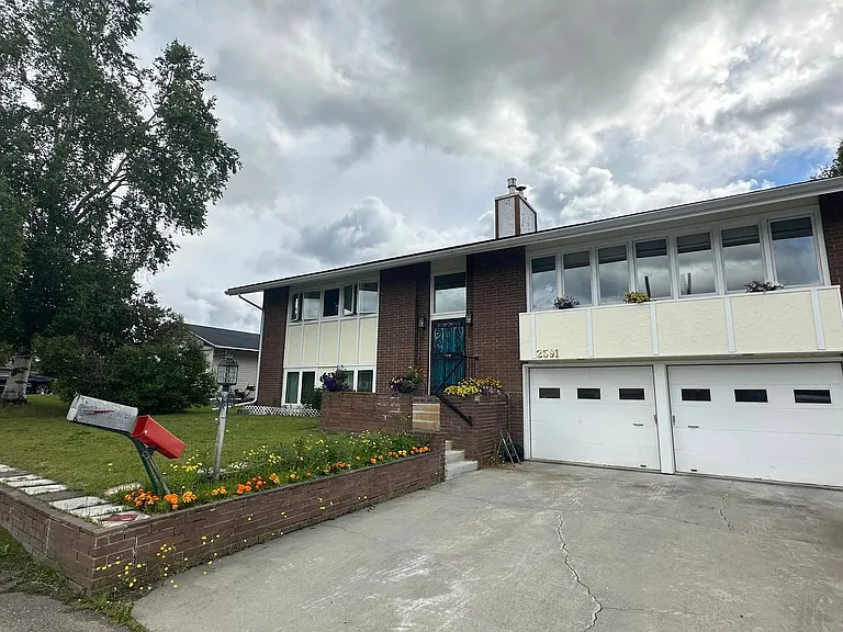 2591 Riverview Dr — Photo 2
