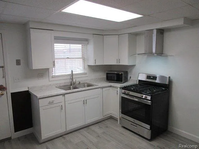 2 bed, 1.0 bath, 883 sqft, $1,200 — Photo 3