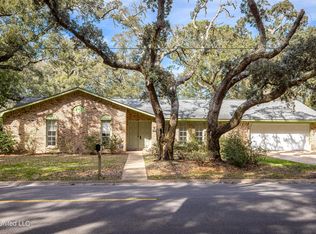 2568 Old Bay Rd, Biloxi, MS 39531