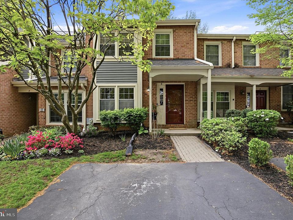 1st image of 3 Windsor Cir