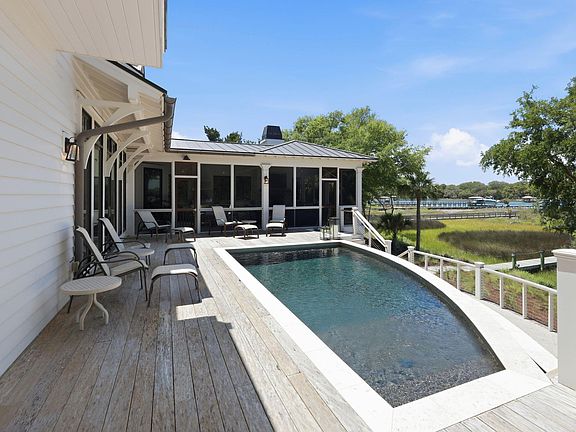3rd image of 17 Waterway Island Dr