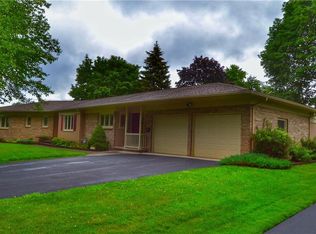 46 Slater Creek Dr, Rochester, NY 14616